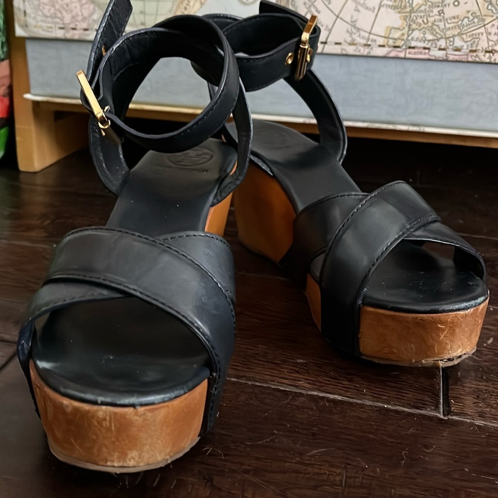 Navy blue Tory Burch wooden platform sandals size 7.5